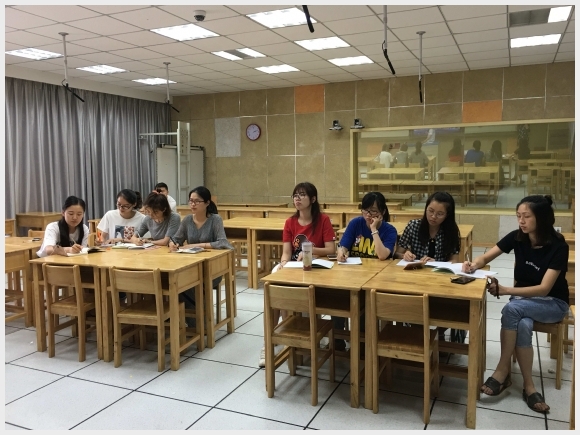 附件：数学组认真听讲.jpg