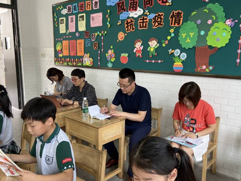 1591950288616072842.jpg E:\u4fe1息宣传020.6.11凤凰母语芮琼老师教研活动新闻稿.jpg