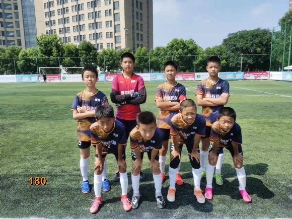 附件：7月，张星辰、刘杰、李雨阳、周爽、张国豪、周志乾、周志坤、庆贤昊参加2021年南京市青少年阳光体育联赛暨我爱足球南京市少儿足球锦标赛(U系列)比赛，获亚军2.jpg