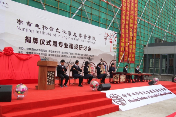 附件：莫愁中专民乐社师生表演1.JPG