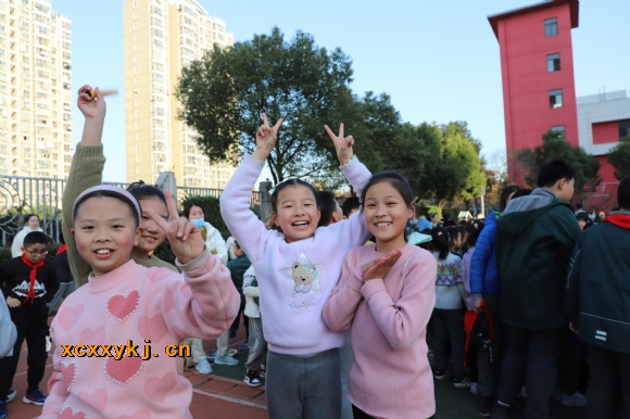 附件:学生笑脸1.JPG 附件:学生笑脸1.JPG