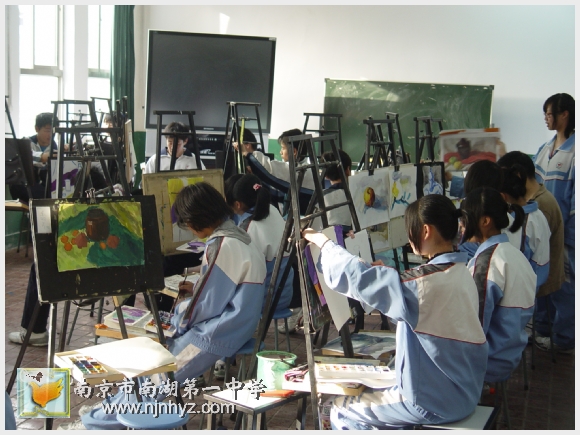 南湖一中美术班在临摹1 (1).jpg