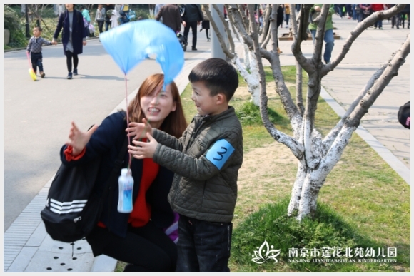 附件：我和妈妈一起制作的降落伞，好好玩呀。.JPG