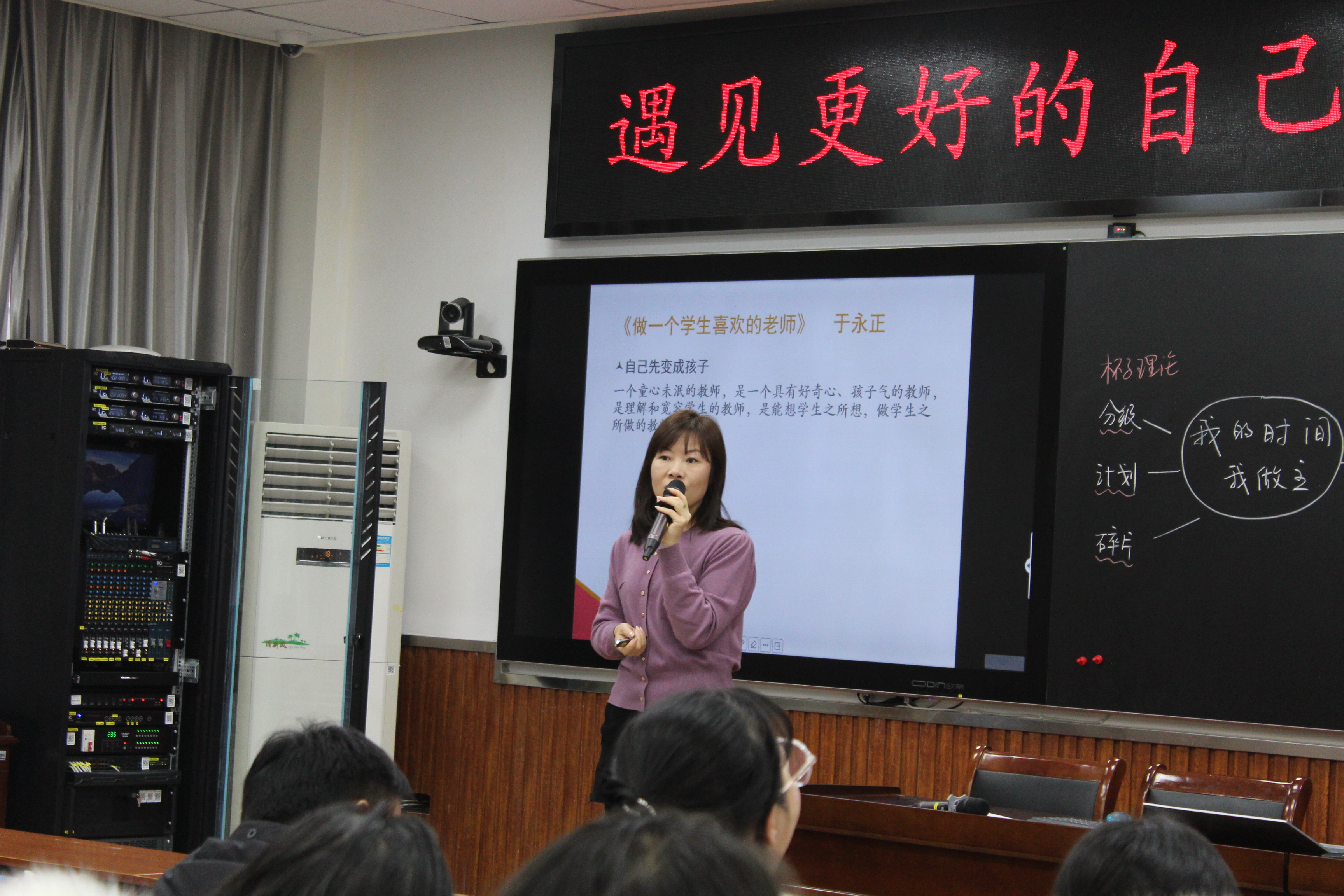 1608700924425005933.jpg 张玲校长讲座.jpg