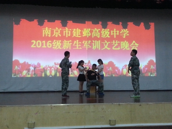 附件：文艺晚会剧照.jpg