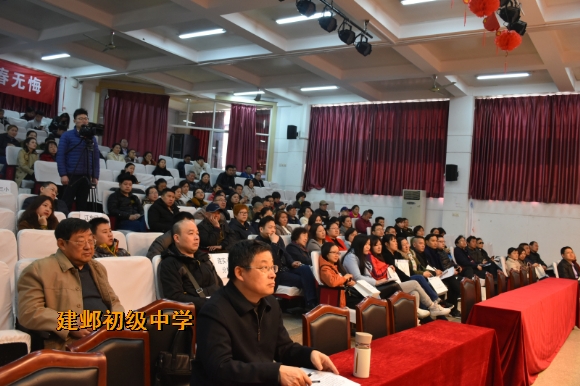 附件:8现场家长认真倾听讲座.jpg 附件:8现场家长认真倾听讲座.jpg
