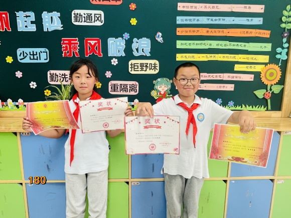 附件：书香家庭.JPG