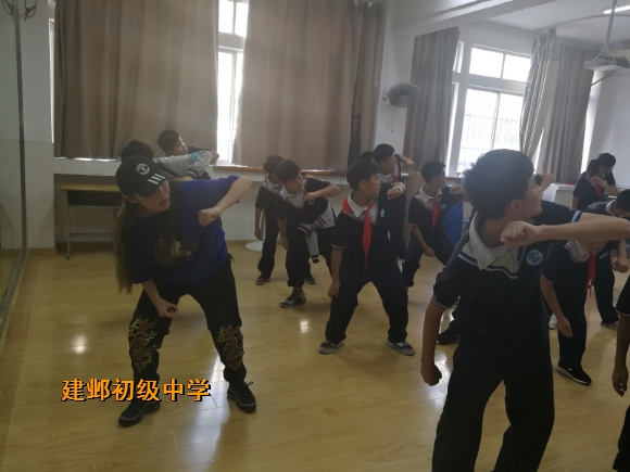 附件：现代舞.jpg