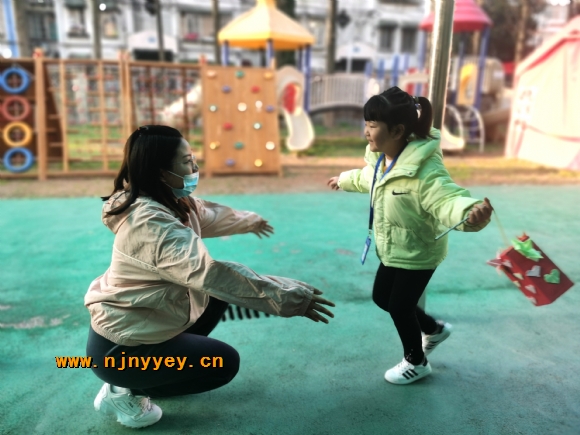 附件：南苑幼儿园：温暖的抱抱2.jpg