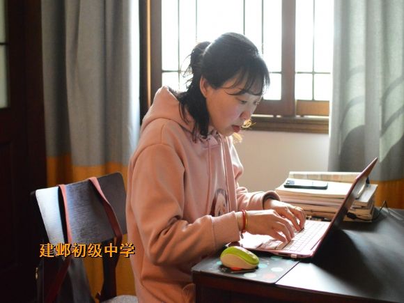 附件：英语张瑗老师.png
