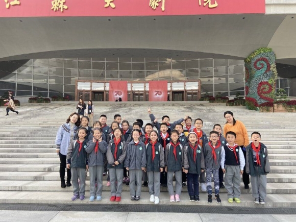 附件：歌舞3.jpg