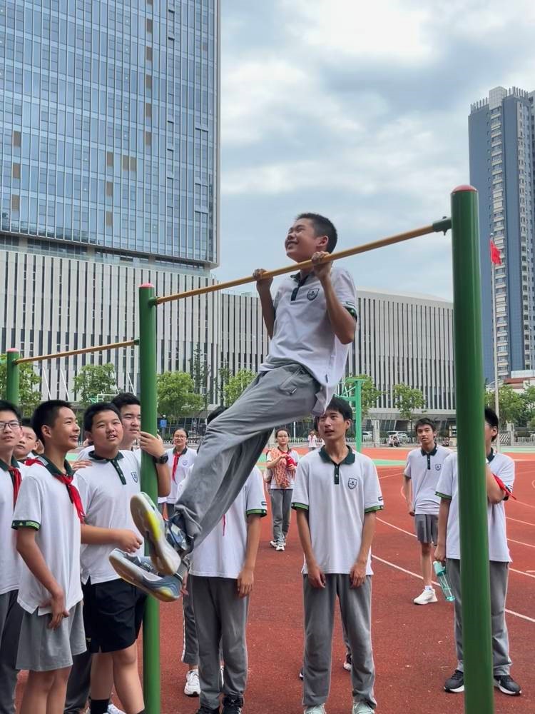 1656208486004098753.jpg 引体向上.jpg
