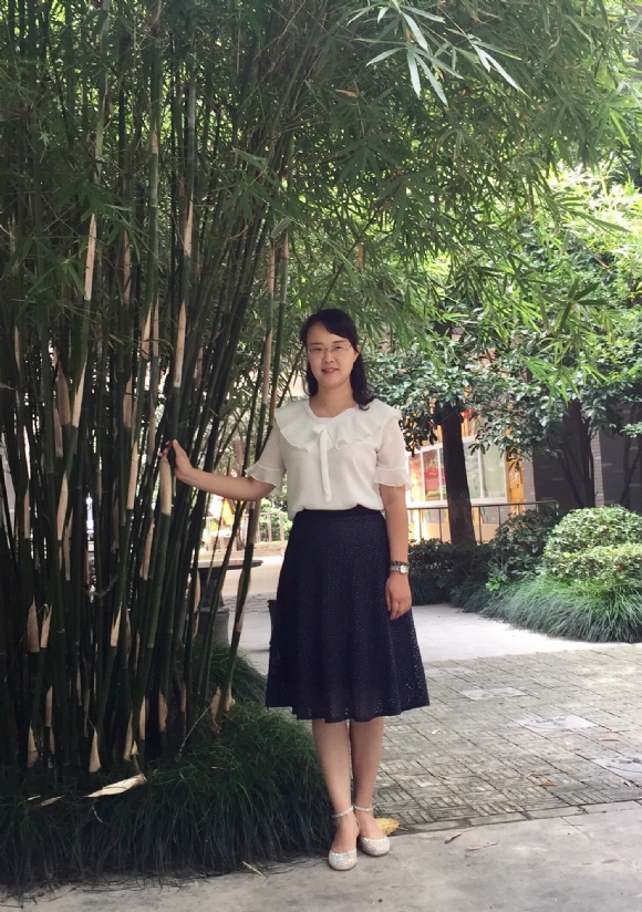 附件：王娟照片.jpg