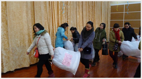 爱心飞扬组织接受衣物捐赠3.jpg