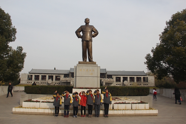 1576588115108030771.jpg 向伟人敬礼32.jpg