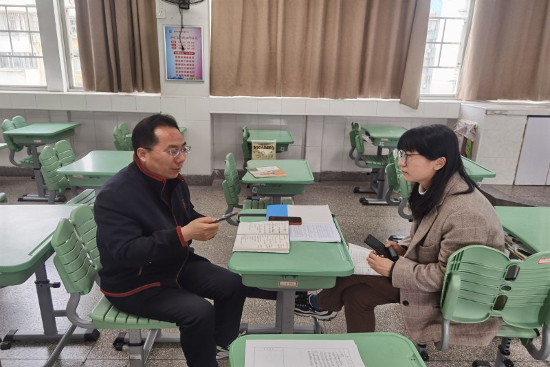 20230307162555058.jpg 与上课教师交流.jpg