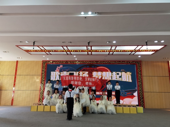 附件：迎新年合唱2.jpg
