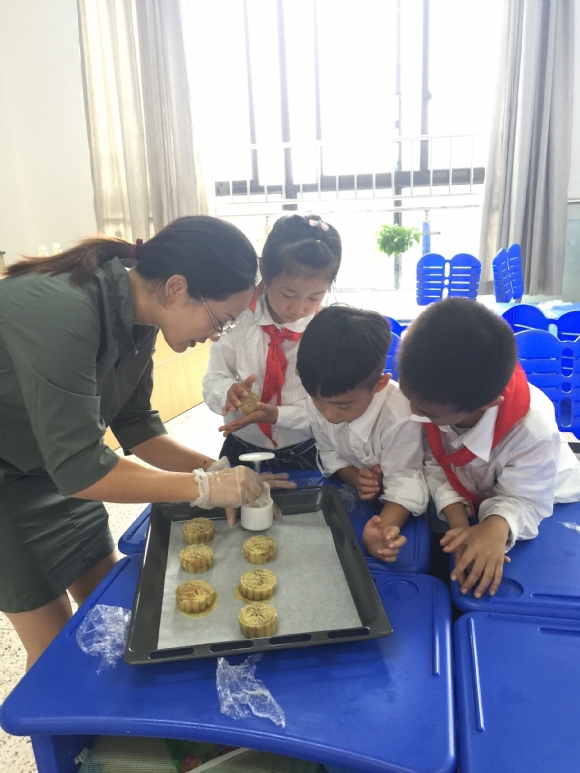附件：二（4）月饼.jpg