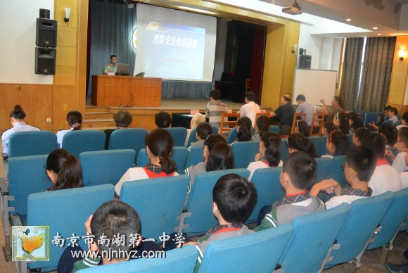 附件：2015 7.6 南湖一中暑期安全教育大会 006.jpg