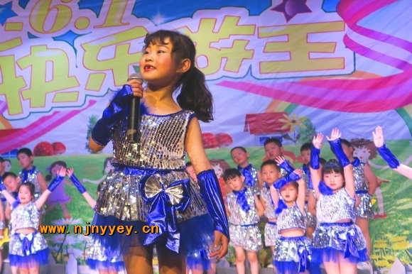 附件：幼儿演出.jpg