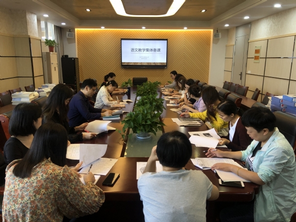 附件：9月30日张蓉到校指导集体备课.JPG