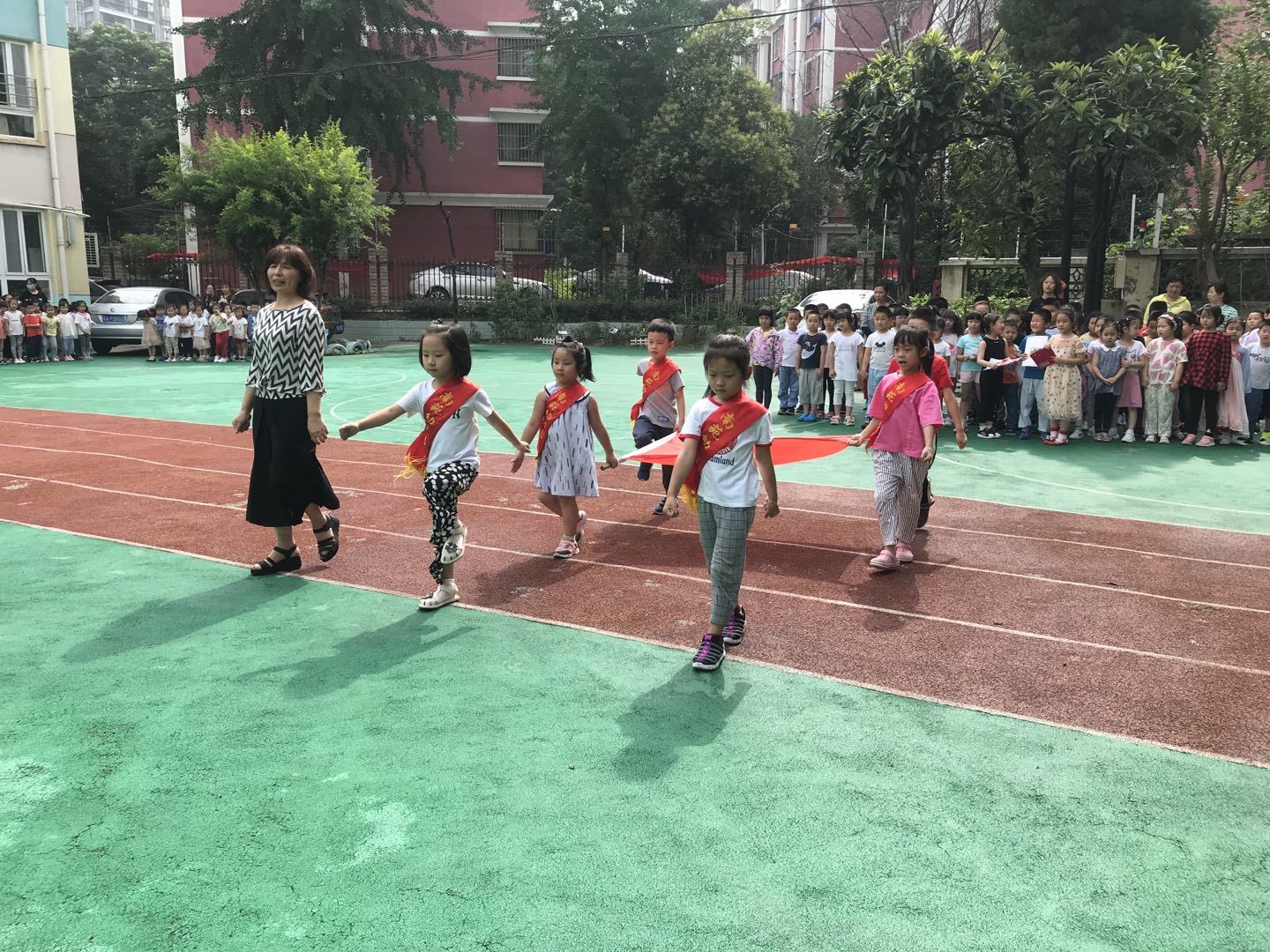 附件：升集体.jpeg
