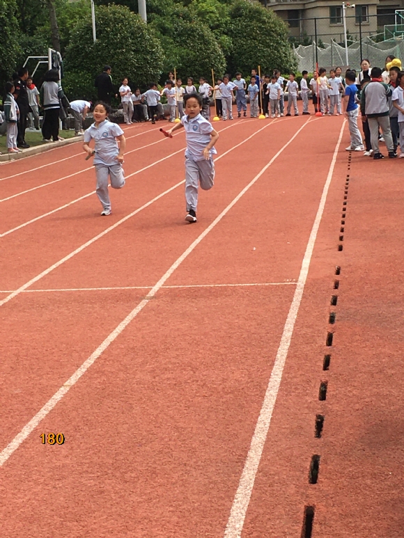 附件：春运会接力2.JPG