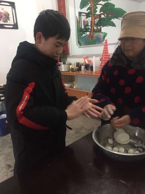 附件：3.2包饺子.jpg