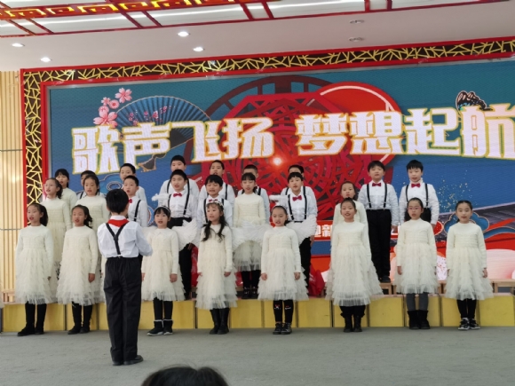 附件：迎新年合唱3.jpg