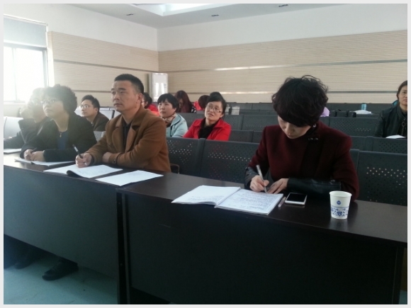 附件：古柏老师们的听课情形1.jpg
