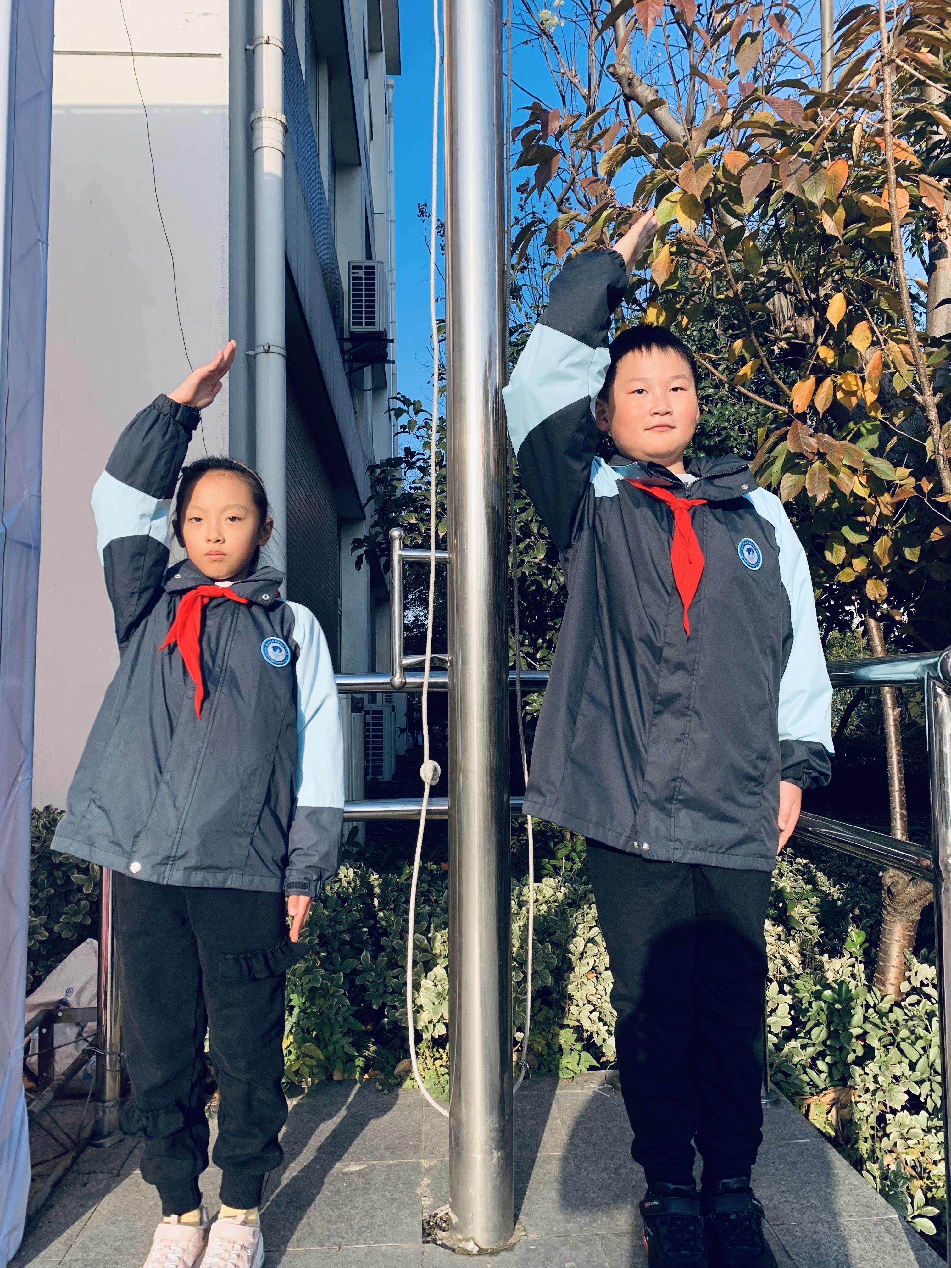 升旗手敬礼.jpg