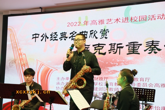 附件:董老师介绍特写.jpg 附件:董老师介绍特写.jpg