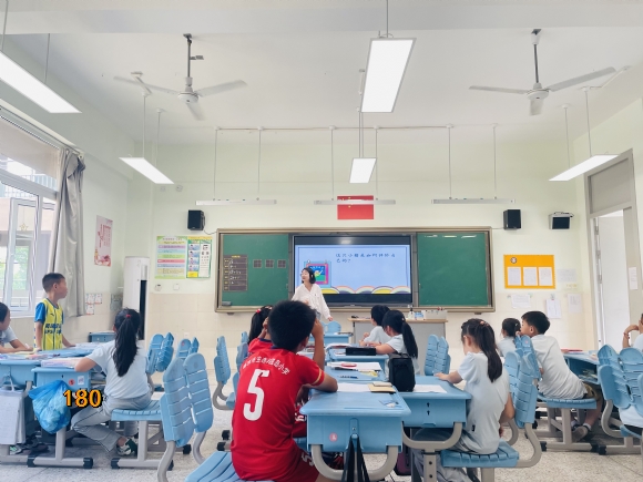 附件：观摩班会.JPG