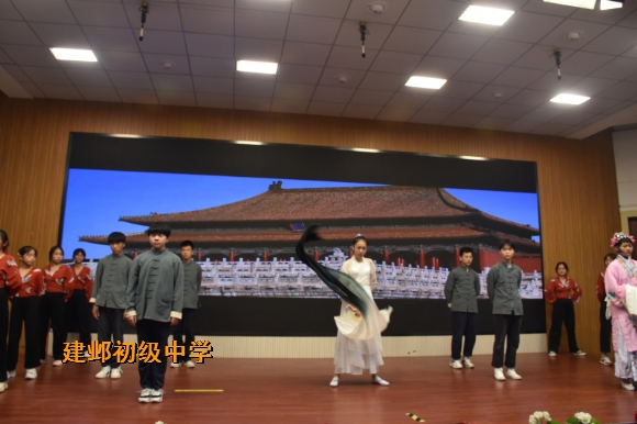 附件:6学生表演《男儿当自强》.jpg 附件:6学生表演《男儿当自强》.jpg