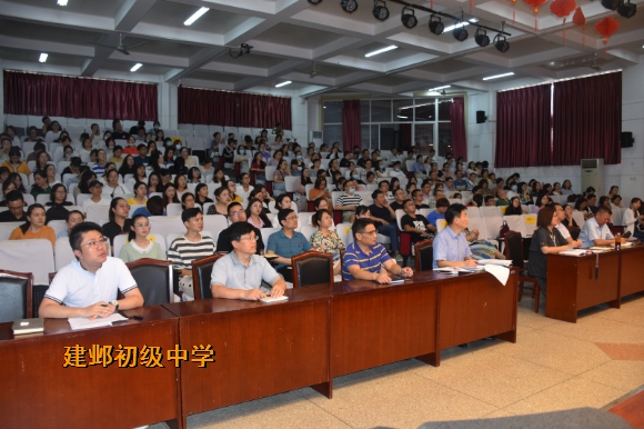 附件:湖畔联盟中小学教师听曾教授讲座.jpg 附件:湖畔联盟中小学教师听曾教授讲座.jpg