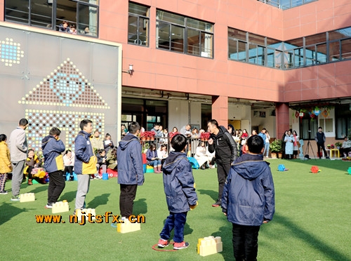 附件:陈传沛老师执教运动与保健“单手肩上投掷”_副本.jpg 附件:陈传沛老师执教运动与保健“单手肩上投掷”_副本.jpg