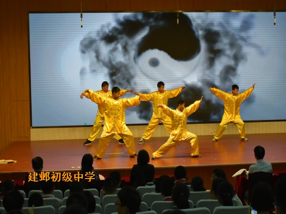 附件:7武术表演1.jpg 附件:7武术表演1.jpg