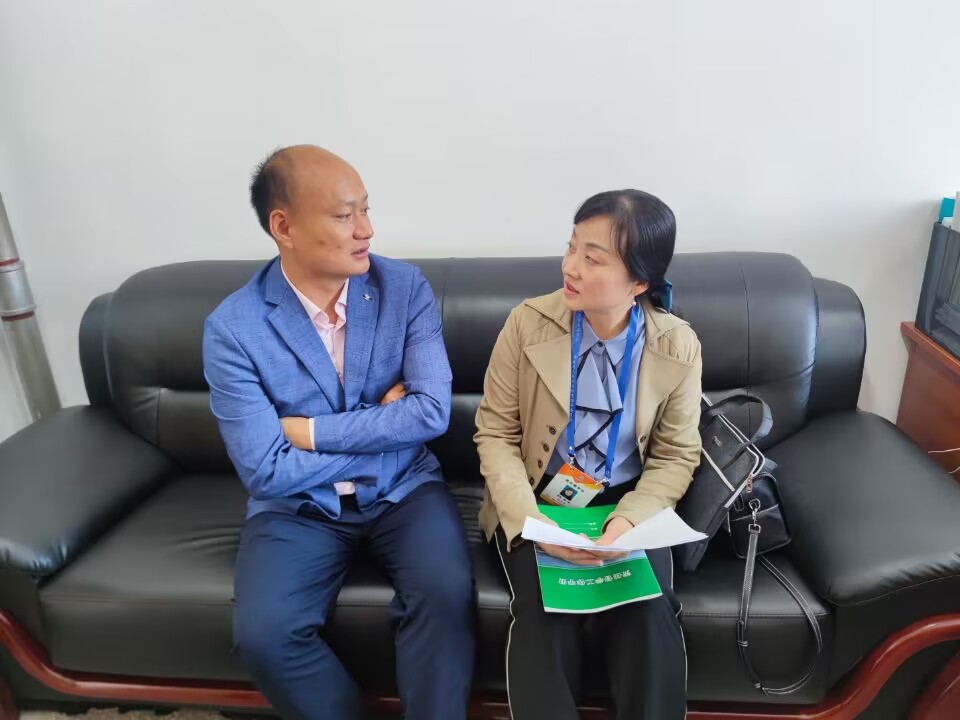 20231012084056032.jpg 与陶副校长.jpg