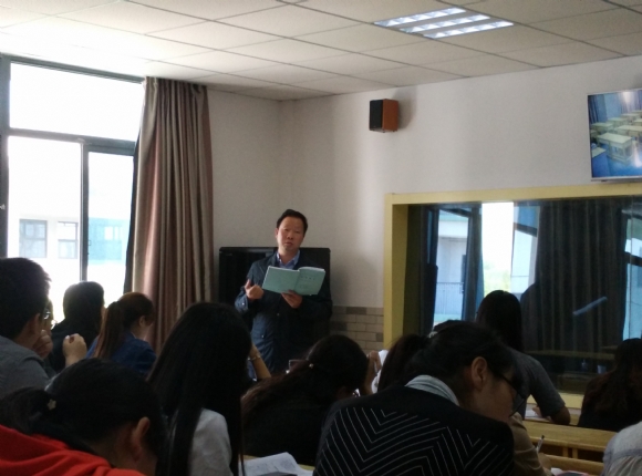 附件:点评老师2.jpg 附件:点评老师2.jpg