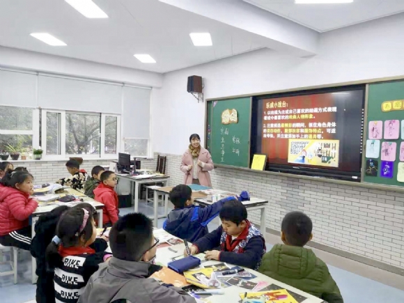 附件：乐老师上课.jpg